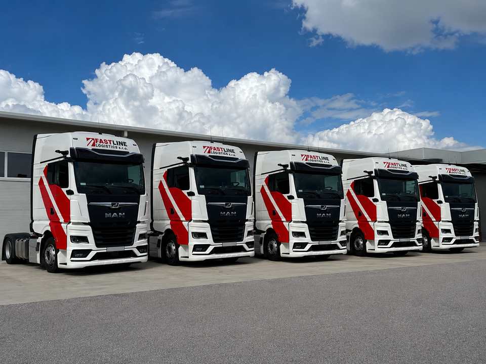 Souprava FASTLINE Logistics na silnici